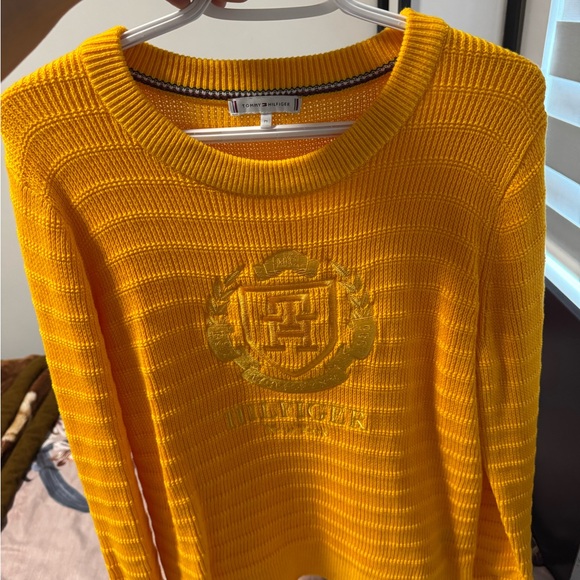 My sister gifted me. Color too bright for me. - Picture 2 of 2